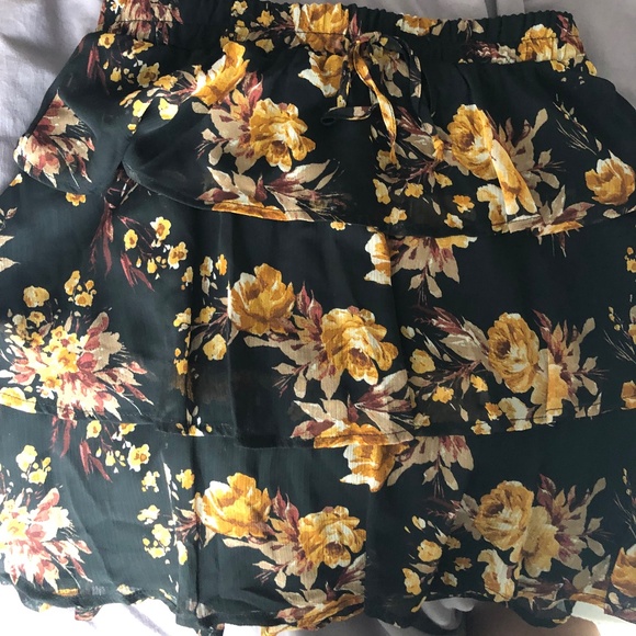 Floral skirt - Picture 1 of 5